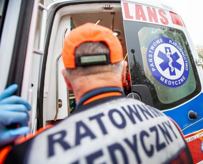 Zatrucie tlenkiem węgla w gminie Zakliczyn. W Wesołowie interweniowała straż pożarna i pogotowie ratunkowe. Kobieta trafiła do szpitala