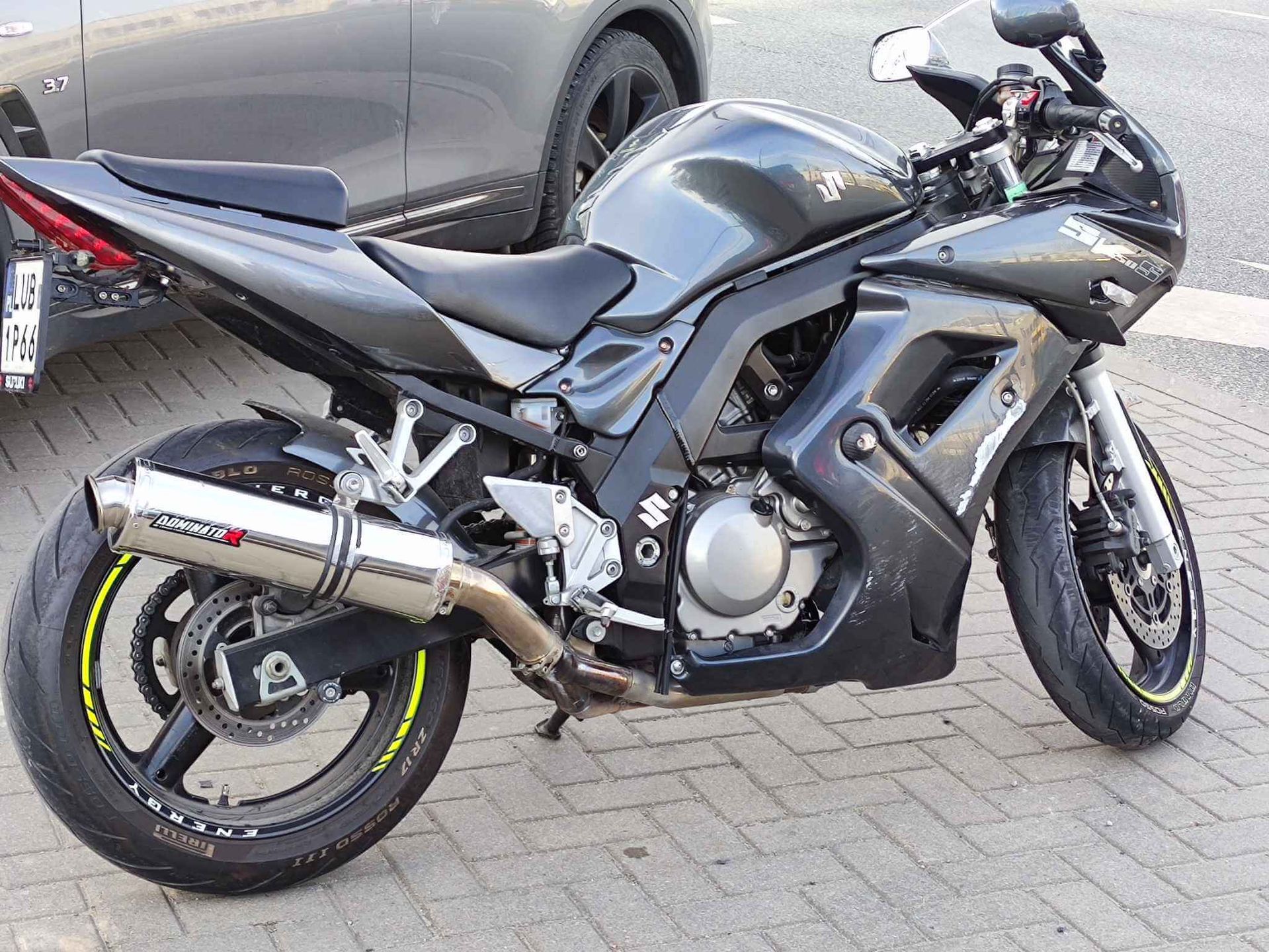 Zderzenie opla z motocyklem na rondzie Dmowskiego