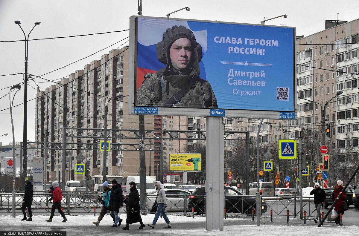 Plakaty propagandowe na rosyjskich ulicach