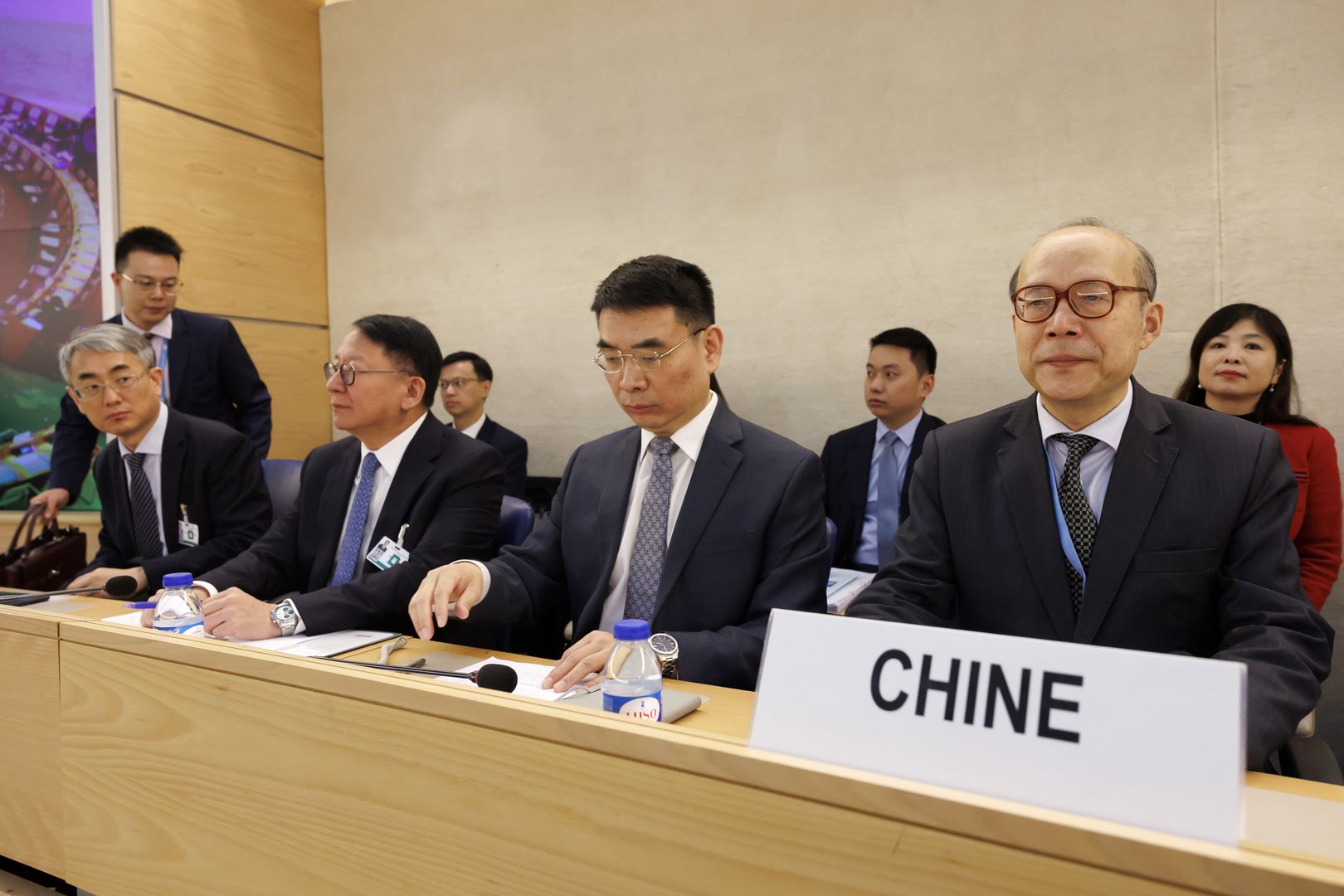 Ambassador Chen Xu (R), Permanent Representative Mission of China to the UN Geneva, who is leading China's delegation, waits prior to the UN Human Rights Council's Universal Periodic Review (UPR) Working Group meeting to review China's human rights record, at the European headquarters of the United Nations in Geneva, Switzerland, 23 January 2024. EPA/SALVATORE DI NOLFI Dostawca: PAP/EPA.