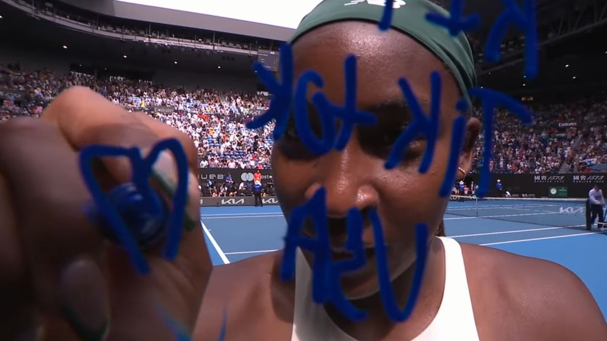 YouTube / Australian Open / Coco Gauff po meczu zamieściła napis na kamerze