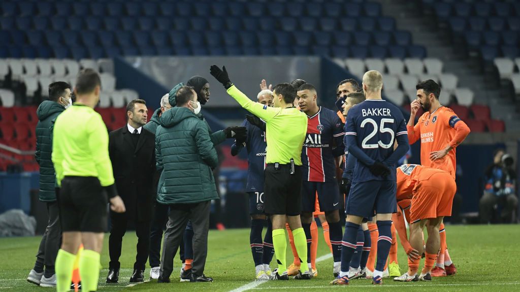 Zdjęcie okładkowe artykułu: Getty Images / Julien Mattia / Na zdjęciu: skandal podczas meczu PSG - Istanbul Basaksehir