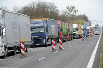 Kolejki ciężarówek do granicy z Białorusią. Trzeba było utworzyć strefy buforowe