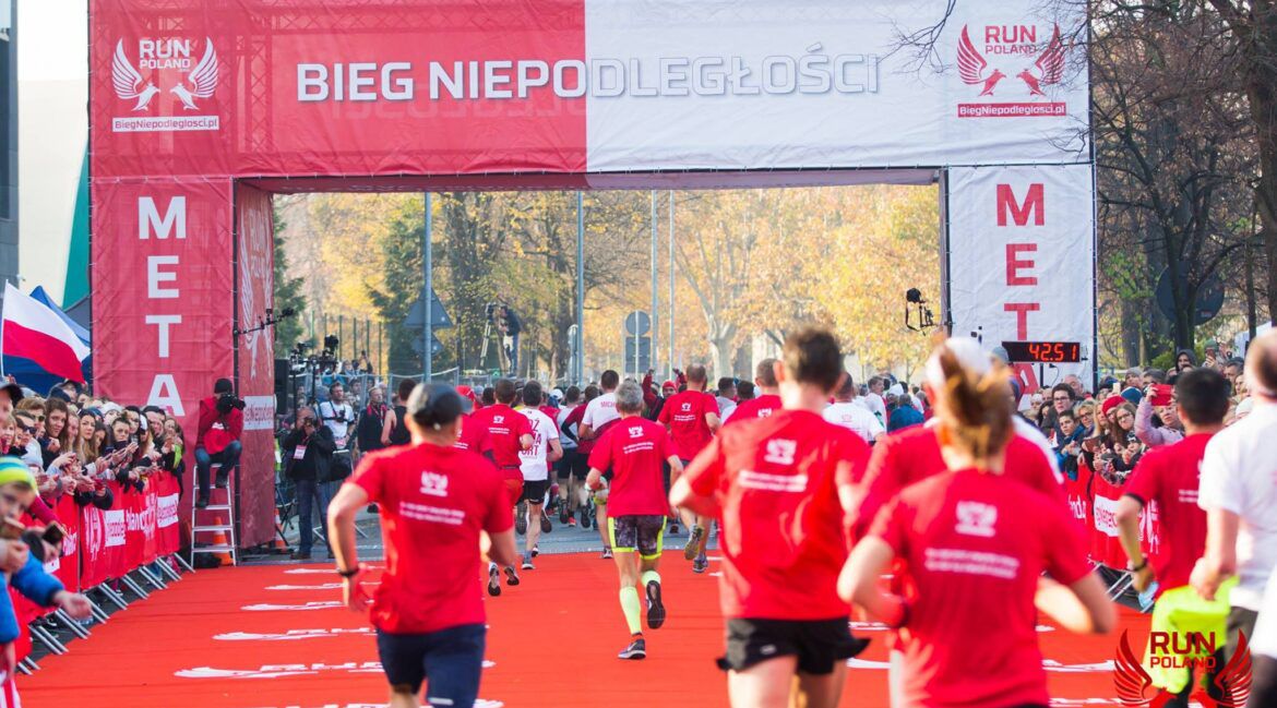 Bieg 1000-lecia na ulicach Poznania. Tysiące zawodników uczci Niepodległość w jubileuszowym RUNPOLAND