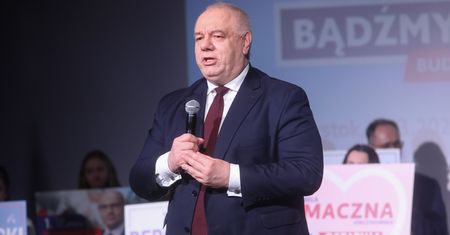 Sasin nie wpłacił na partię. "Jako zarzut pan to traktuje?"