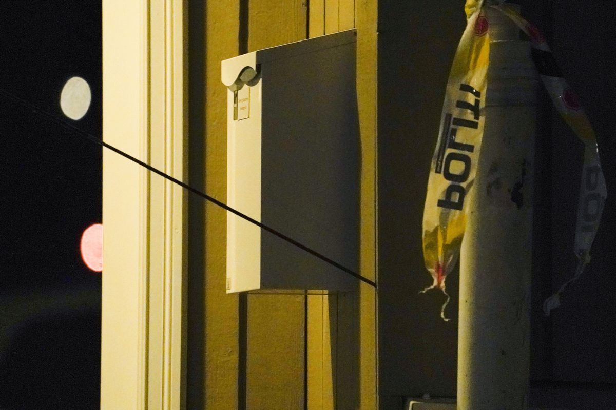 Atak "łucznika" w Kongsbergu. Nowe informacje o ofiarach. Na zdjęciu: jedna z wystrzelonych przez napastnika strzał 