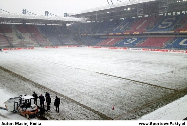 Murawa na stadionie Wisły w środę przed południem