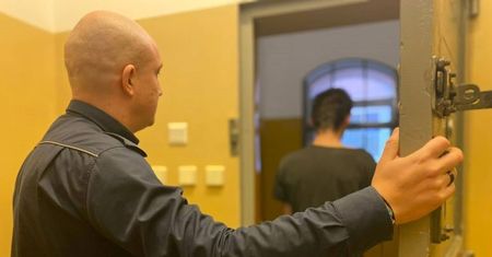 Zaatakował matkę młotkiem. Grożą mu poważne konsekwencje