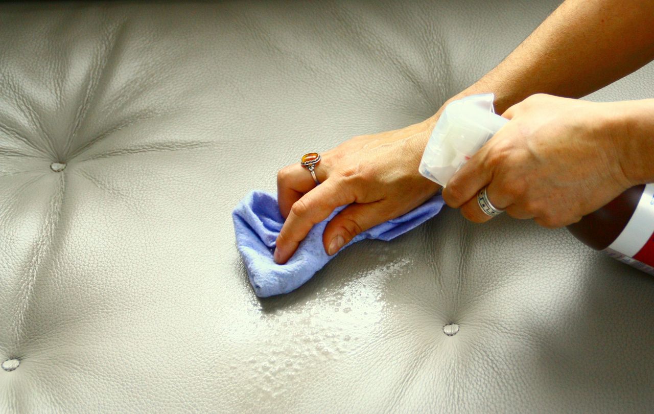 How to deep clean your sofa in 20 minutes using common kitchen items