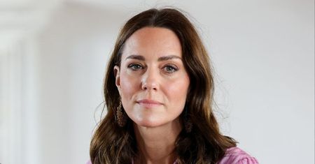 Pałac Kensington PRZERYWA MILCZENIE i publikuje pierwsze "oficjalne" zdjęcie księżnej Kate od czasu jej operacji! (FOTO)