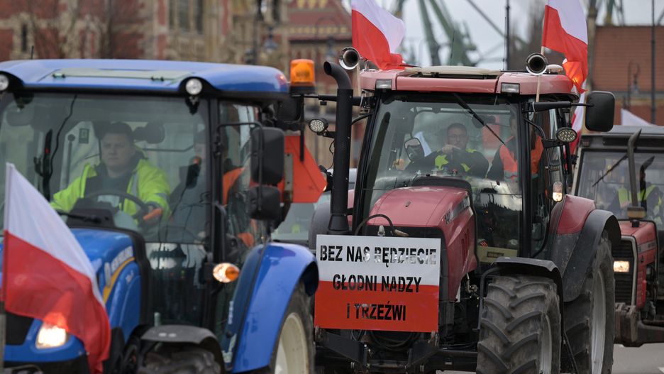 Gdańsk, 20.02.2024. Protest rolników w Gdańsku, 20 bm. Od piątku, 9 bm. rolnicy z całej Polski kontynuują protesty, które mają potrwać 30 dni. Ich powodem była m.in. decyzja Komisji Europejskiej dot. handlu z Ukrainą