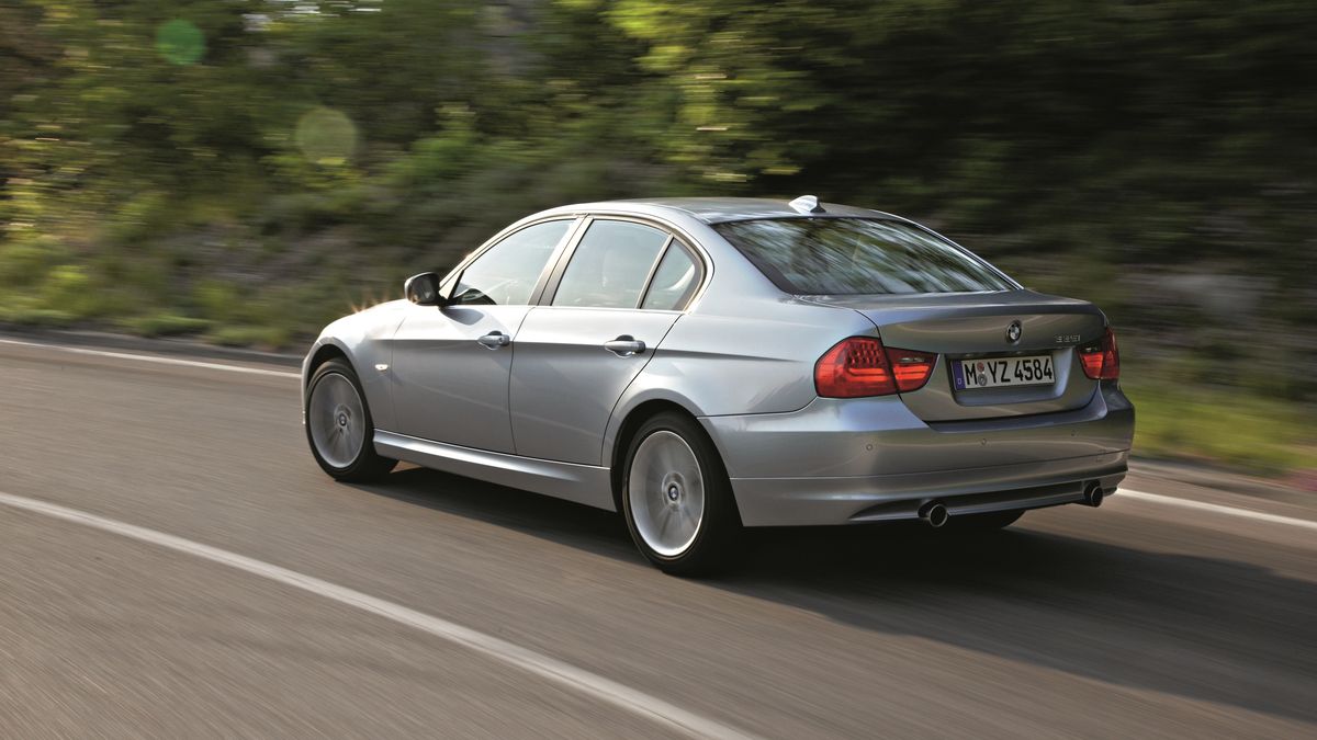 BMW 335i to dobra propozycja dla kogoś, kto potrzebuje auta szybkiego, ale niepozornego.