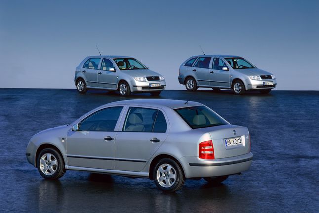 Skoda nie rozdrabniała się na kabriolety i 3-drzwiowe hatchbacki - w ofercie były tylko praktyczne warianty, choć i tak sedan okazał się niewypałem i nie było go już w drugiej generacji