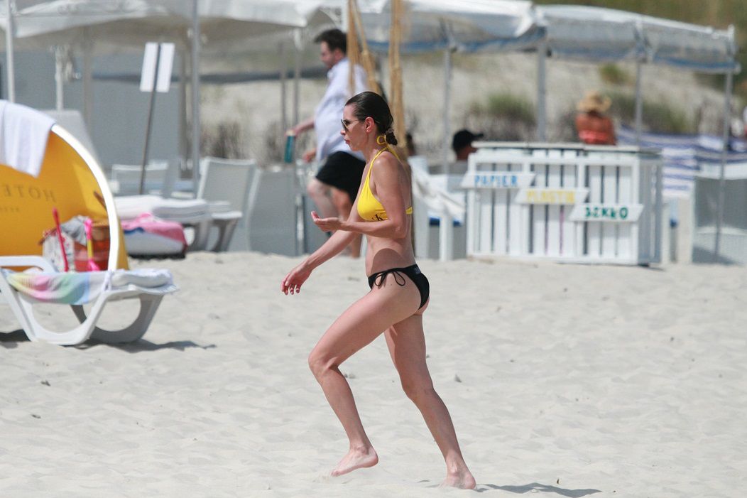 Agnieszka Dygant na plaży w Juracie