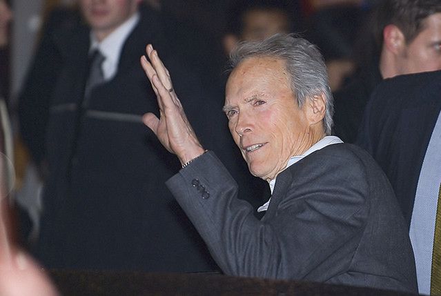 Eastwood agituje za za Romneyem