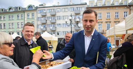 Emerytalna obietnica do kosza. Seniorzy nie powinni mieć złudzeń: będą płacić podatki