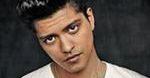 Bruno Mars zsyła deszcz przed świtem