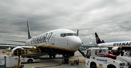 Pięć godzin uwięzieni w samolocie. Ryanair zabrał głos ws. Wrocławia