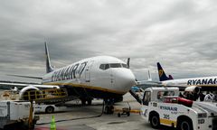 Pięć godzin uwięzieni w samolocie. Ryanair zabrał głos ws. Wrocławia