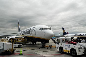 Pięć godzin uwięzieni w samolocie. Ryanair zabrał głos ws. Wrocławia