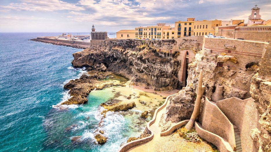Melilla to enklawa Hiszpanii, która znajduje się wschodnim wybrzeżu Maroka