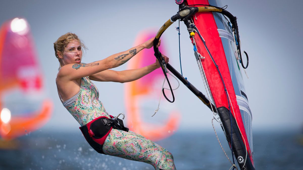 Zdjęcie okładkowe artykułu: Materiały prasowe / Sander van der Borch / medemblikregatta.org / Na zdjęciu: Zofia Klepacka w olimpijskiej klasie RS:X