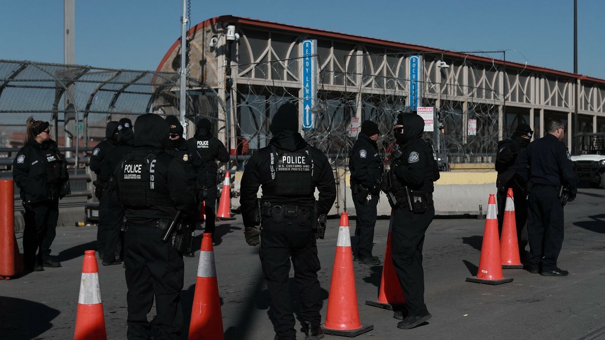 Temporary
CIUDAD JUAREZ , MEXICO - JANUARY 21: American authorities reinforce security on the Paso del Norte international bridge in Ciudad Juarez, before the arrival of the US President Donald Trump in Ciudad Juarez, Mexico on January 21, 2025. Christian Torres / Anadolu/ABACAPRESS.COM
AA/ABACA