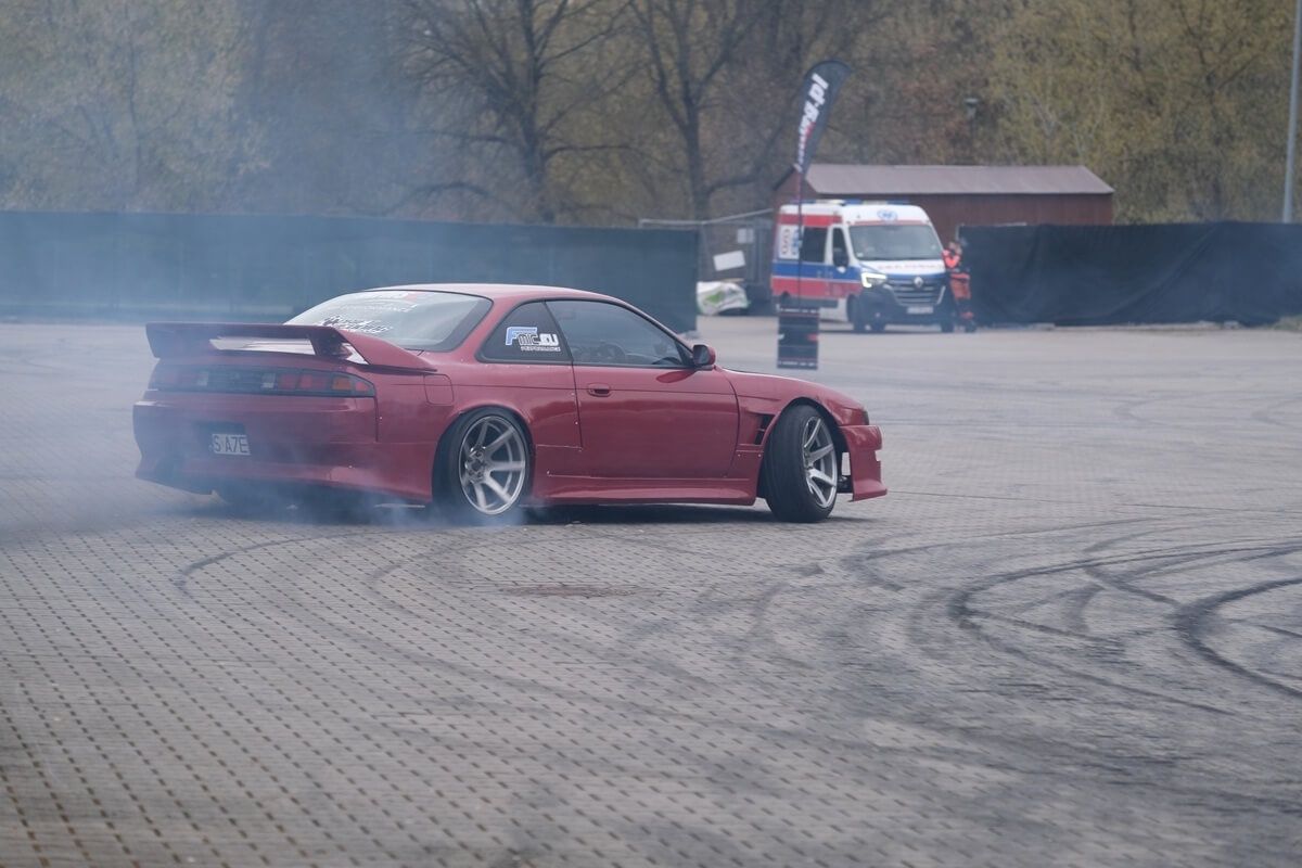 Pokazy driftu na Moto Session