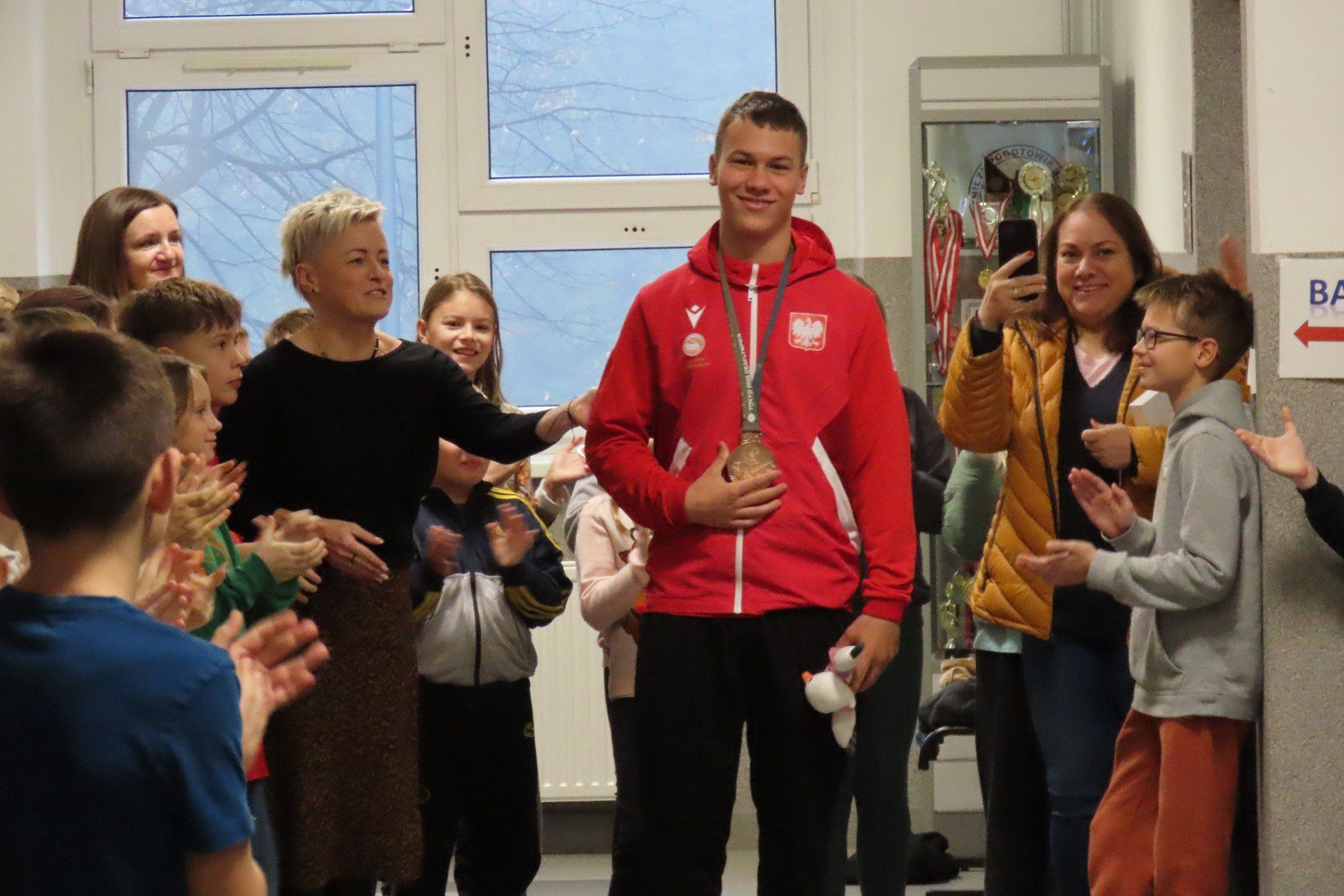 Wojtek Witecki został 1 grudnia powitany przez szkolną społeczność Zespołu Szkół Sportowych im. Polskich Olimpijczyków