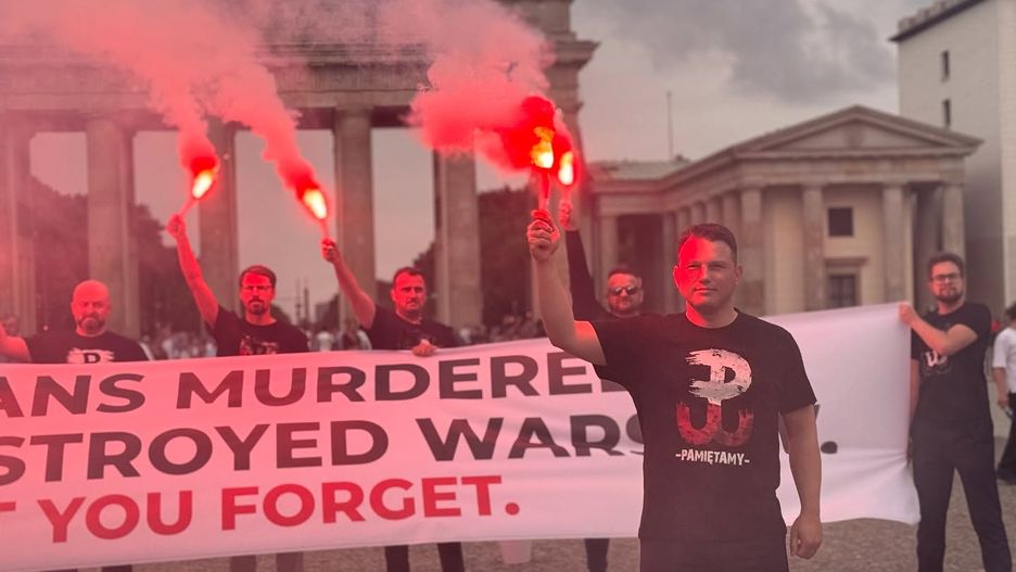 Mentzen odpalił race w Berlinie. Mamy komunikat policji 