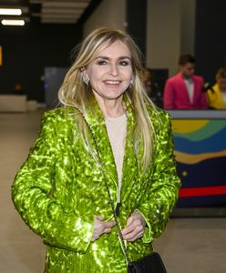 Monika Olejnik w neonowym wdzianku. Odsłoniła zgrabne nogi