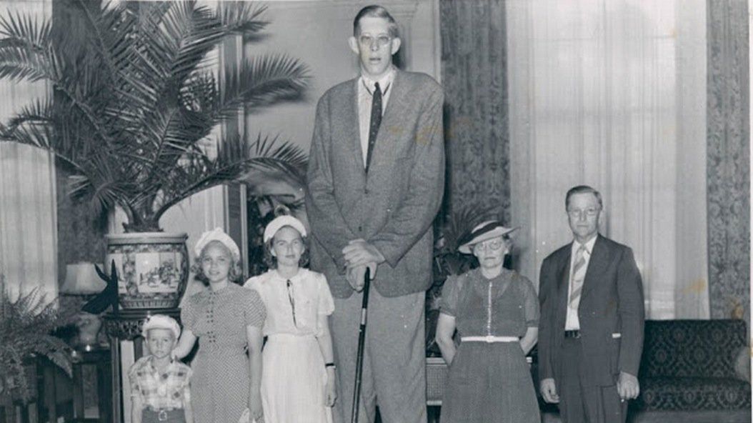 Robert Wadlow miał prawie 3 metry wzrostu. Zobacz historyczne zdjęcia 1