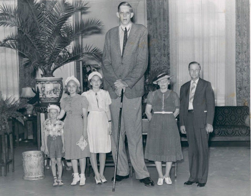 Robert Wadlow miał prawie 3 metry wzrostu. Zobacz historyczne zdjęcia 1
