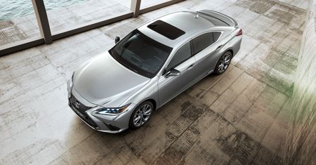 Lexus ES wjeżdża do Europy. Konkurencja oferuje znacznie więcej