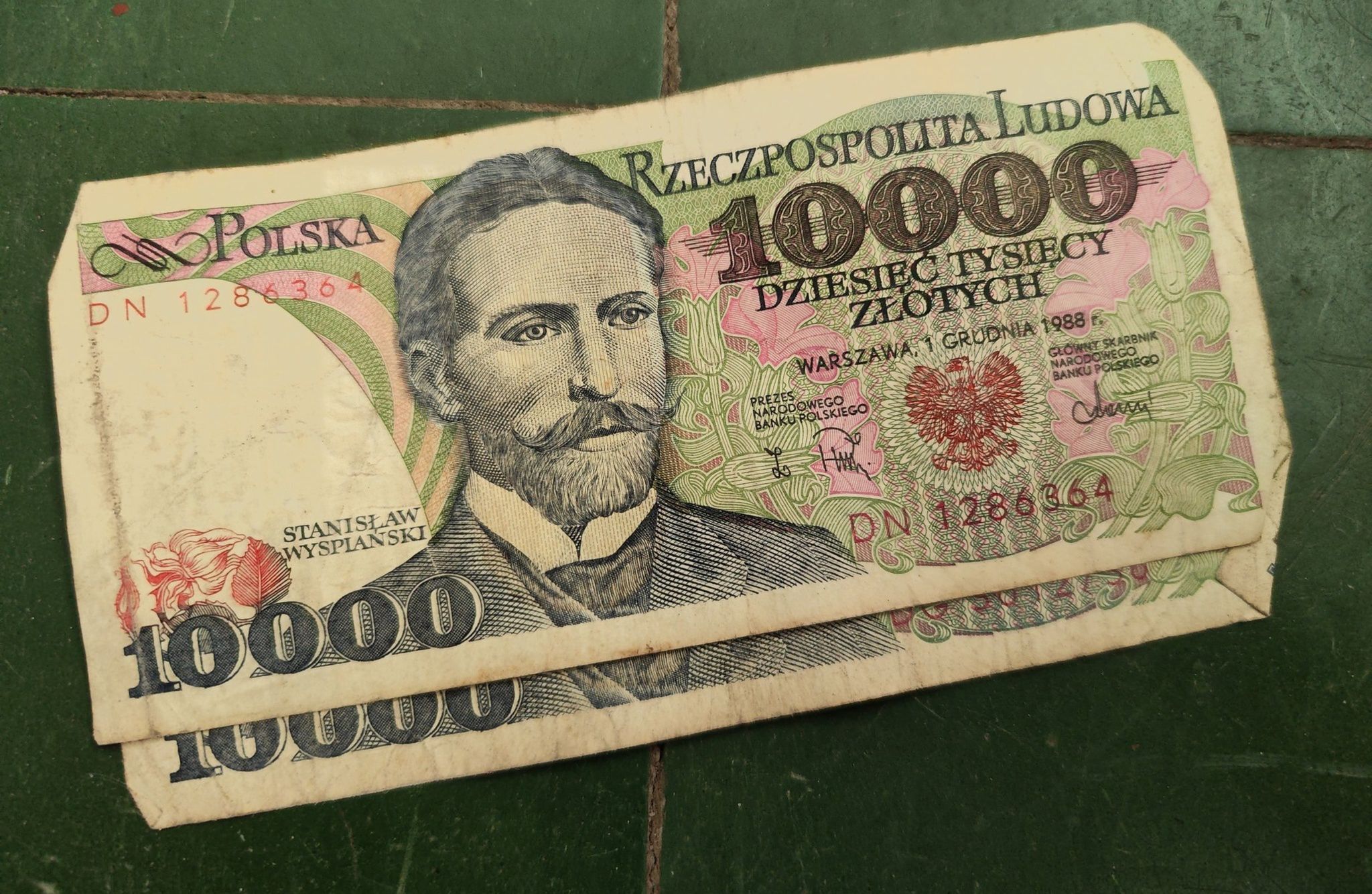 Chce sprzedać monety i banknoty z PRL. Zapytał o wycenę. Zdziwieni?