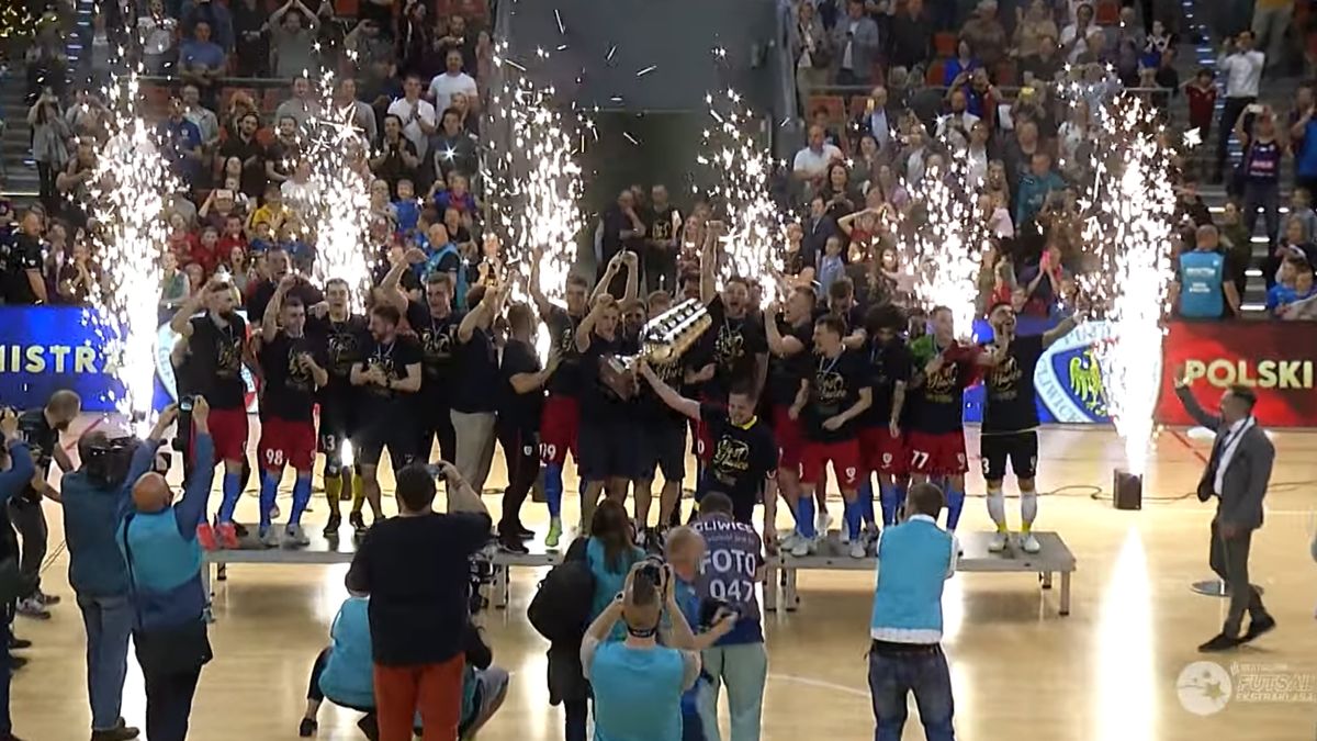 YouTube / Futsal Ekstraklasa / Na zdjęciu: Piast Gliwice na podium 