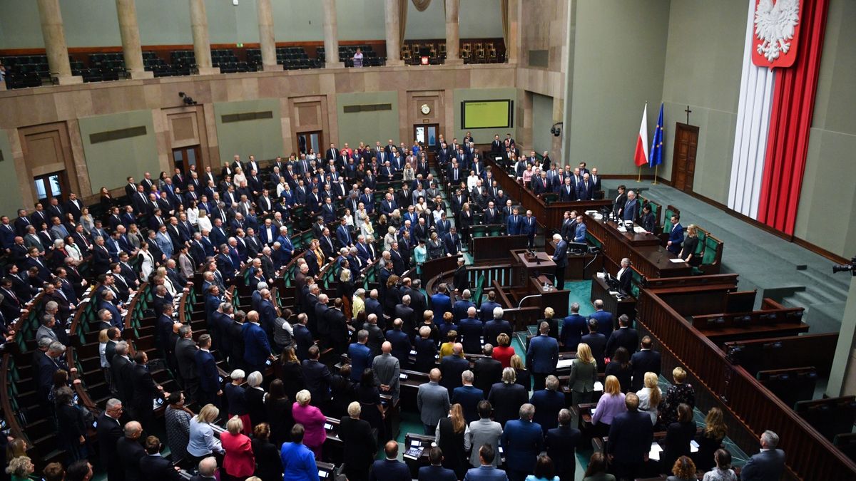 obrady Sejmu
Warszawa, 29.09.2022. Pos�owie na sali plenarnej podczas posiedzenia Sejmu w Warszawie, 29 bm. Sejm przyj�� ustaw� o wyd�u�eniu kadencji samorz�d�w do 30 kwietnia 2024 r. (amb) PAP/Radek Pietruszka
Radek Pietruszka
9 9. IX kadencja, kadencji, parlament, plenarna, polityk, polityka, posiedzenie, posiedze�, sala obrad, sejm