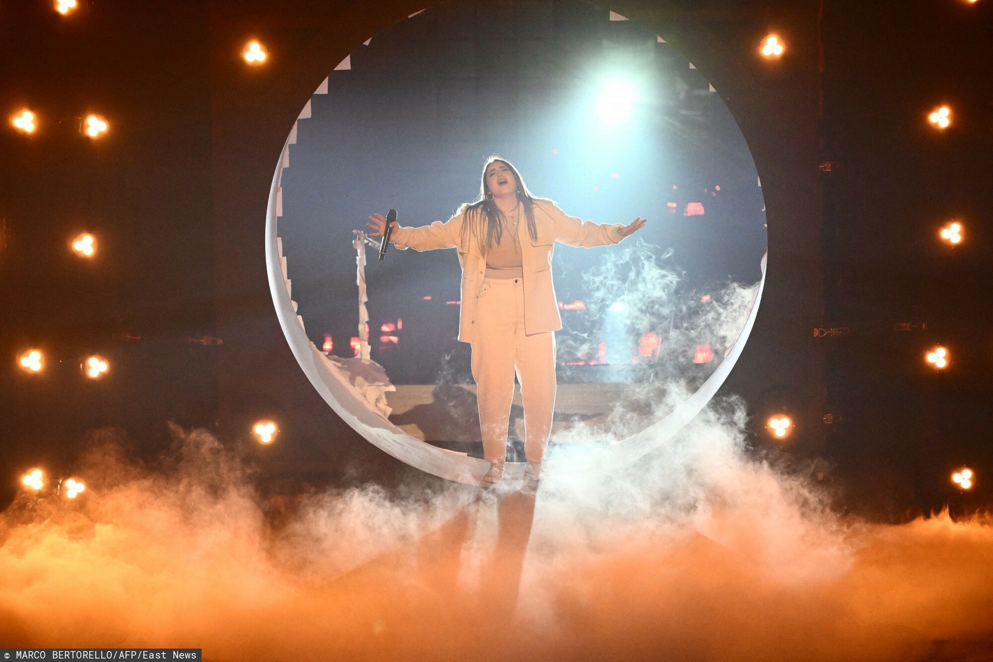 Rosa Linn, reprezentantka Armenii, zaliczyła wpadkę na scenie podczas półfinału Konkursu Piosenki Eurowizji 2022