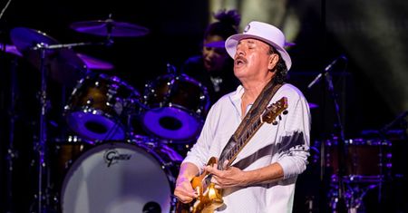 Carlos Santana przeżył horror na własnym koncercie. Trafił do szpitala