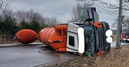"Śmierdząca sprawa". Kierowca szambiarki przesadził