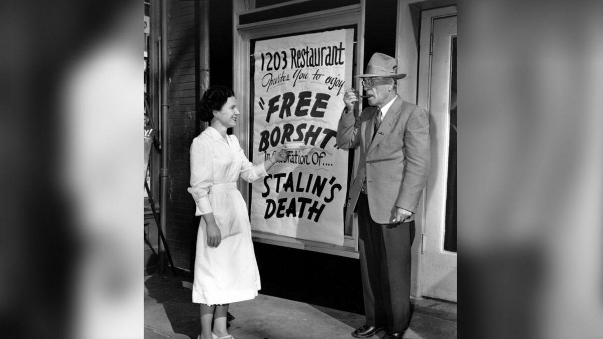 Rozdawali darmowy barszcz. Tak świętowali śmierć Stalina 1