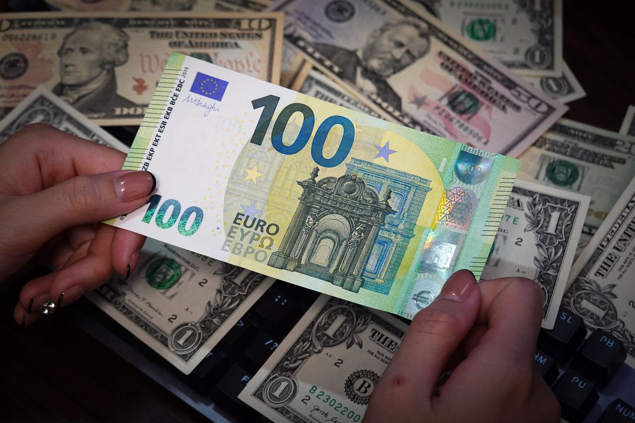 Dolar i euro próbują odreagować. Tak reaguje złoty