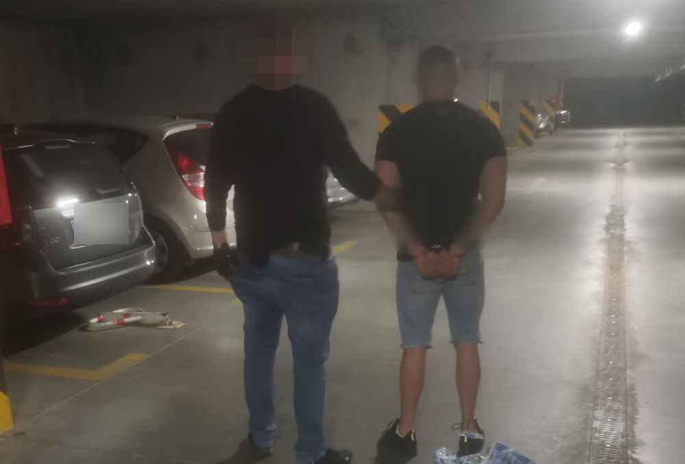 Ponad trzy kilogramy narkotyków ukryte w aucie. 41-latek tymczasowo aresztowany