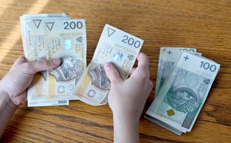 Podwyżka inflacyjna w umowie o pracę. Eksperci potwierdzają: nowy trend na rynku