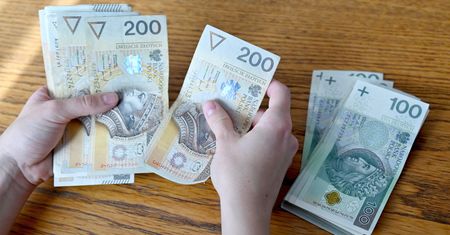 Podwyżka inflacyjna w umowie o pracę. Eksperci potwierdzają: nowy trend na rynku