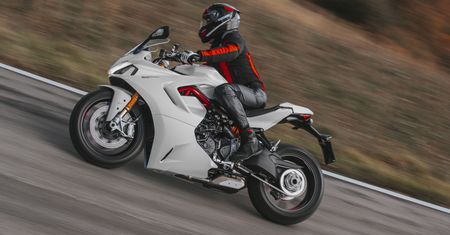 Ducati odświeża sportowe Panigale V4 i SuperSport 950, ale pokazuje też rowery elektryczne