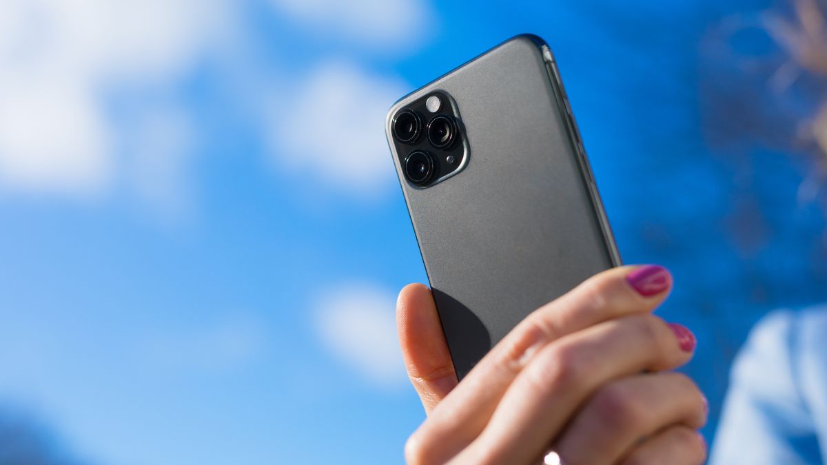 Czy aparat w smartfonie może podglądać?