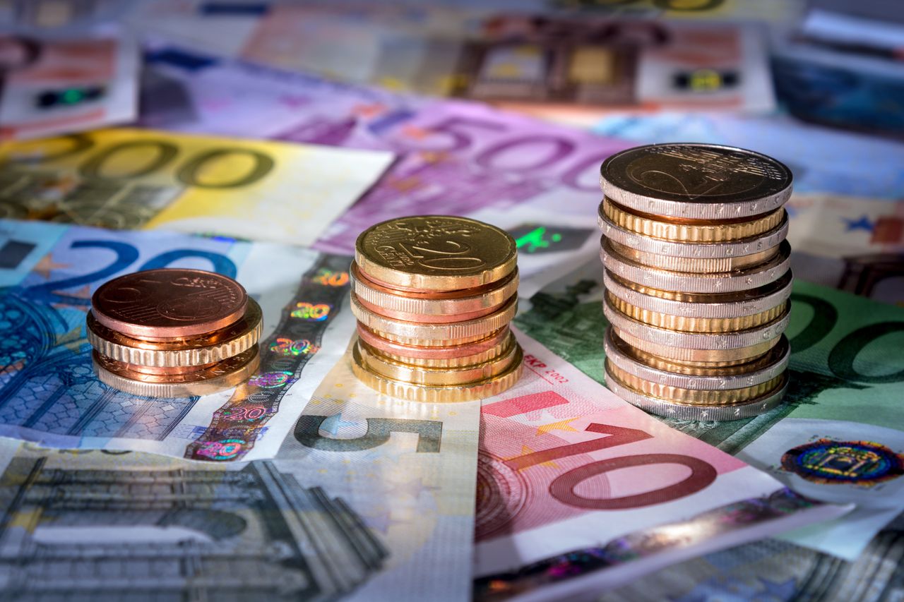 EBC nie zmienia stóp procentowych, ale ostrzega przed skutkami drożejącej energii
