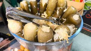 Węgrzy wpychają do ogórków. Dla jelit to bomba zdrowia