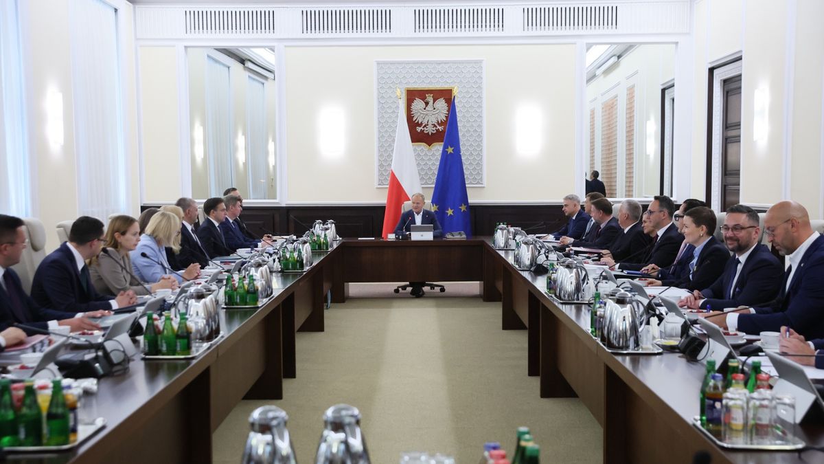 Na zdjęciu rząd podczas piątkowego posiedzenia - już po rekonstrukcji